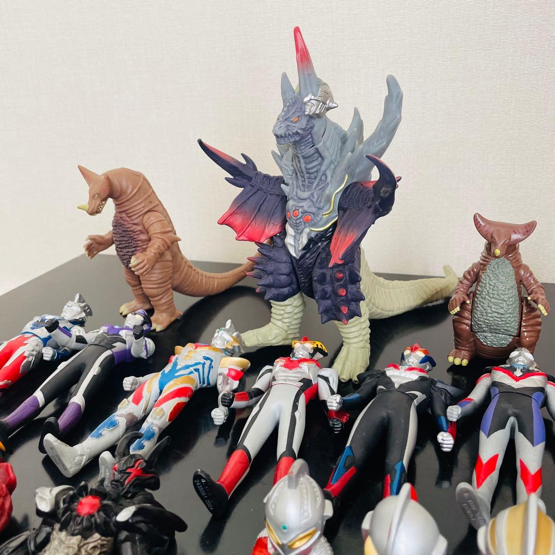 55個 ウルトラマン フィギュア 怪獣 シール ソフビ まとめ売り - メルカリ