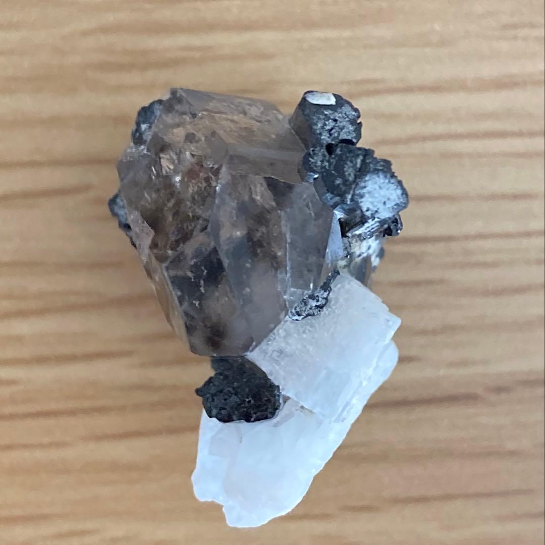 開運水晶球 ブラックトルマリン・銀鉱物共生49.3mm 156g