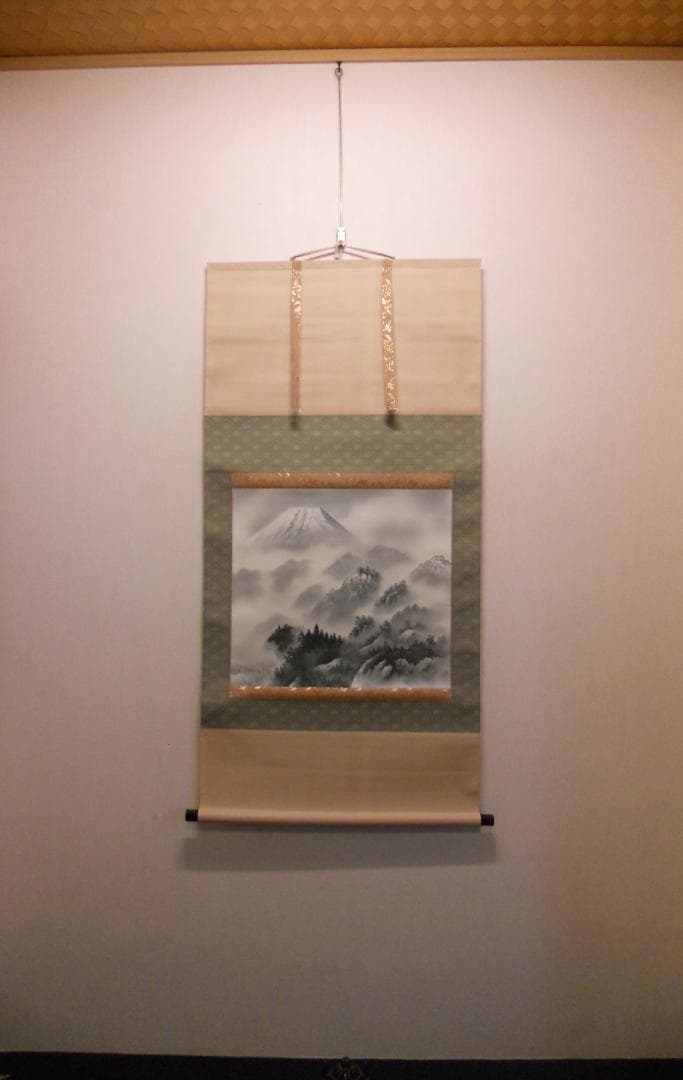 掛け軸 観月 霊峰 絹本 希少 軸装 茶道具 掛軸 美品 です。