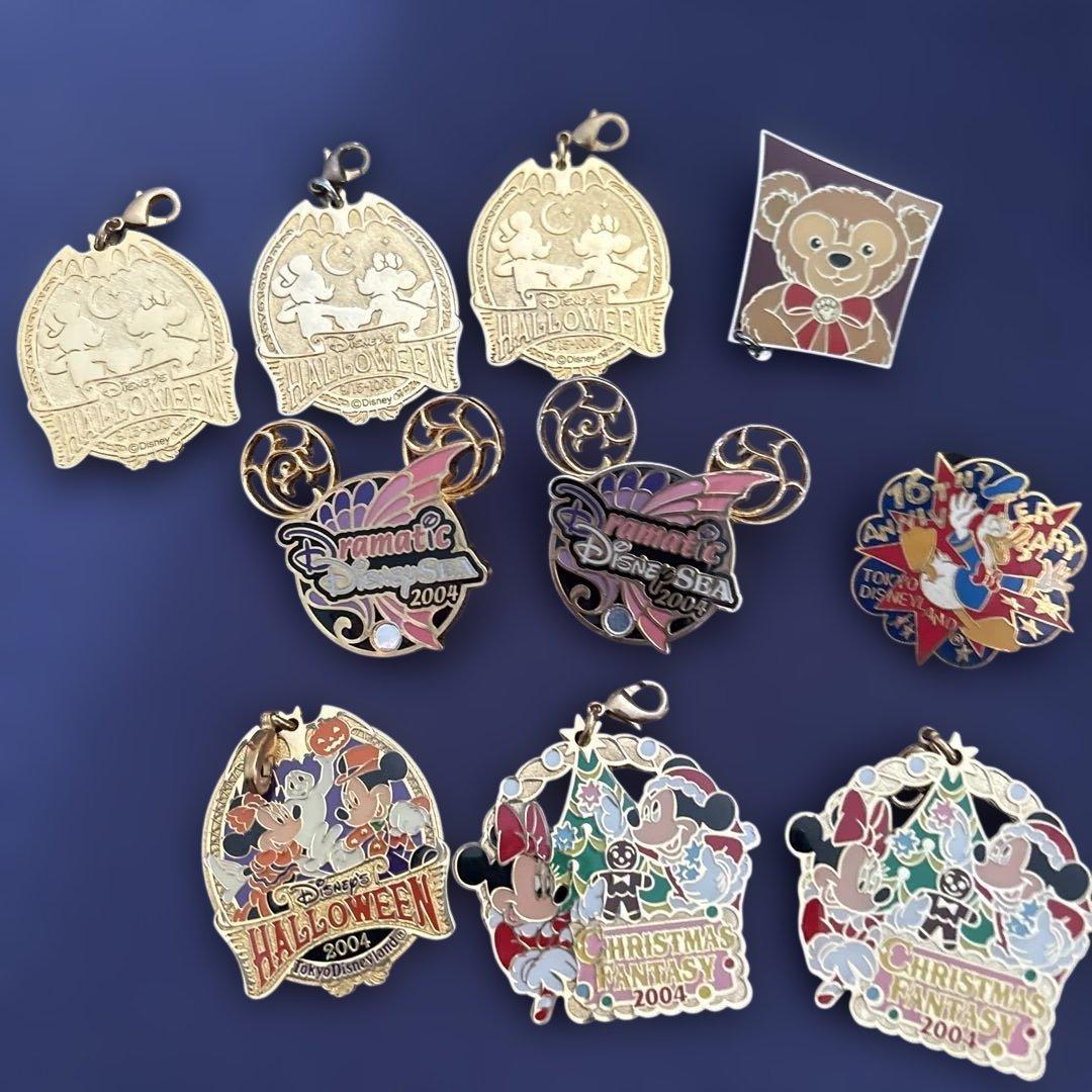 ディズニー 2004年 他色々イベントピンバッジセット - メルカリ