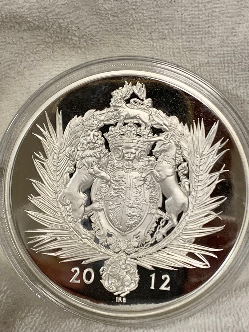 13日追加情報です❗️超特大1キロ‼️Kエリザベス2世 銀貨 地金価格47万