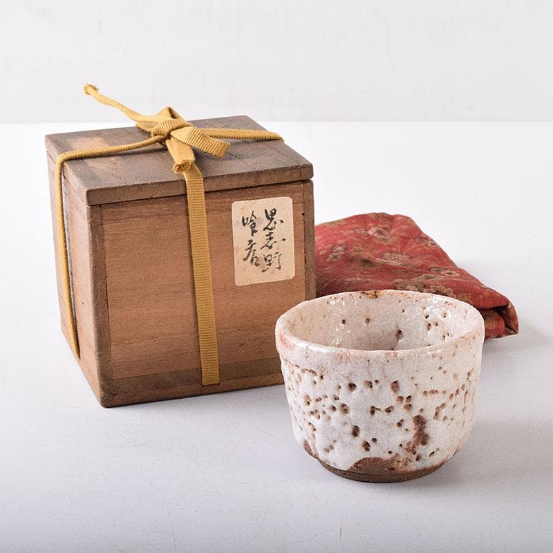 志野焼　ぐい呑み　酒盃　時代箱　M　R8083 志野焼 ぐい呑み 酒盃 時代箱 M R8083 志野焼 ぐい呑み 酒盃 時代箱