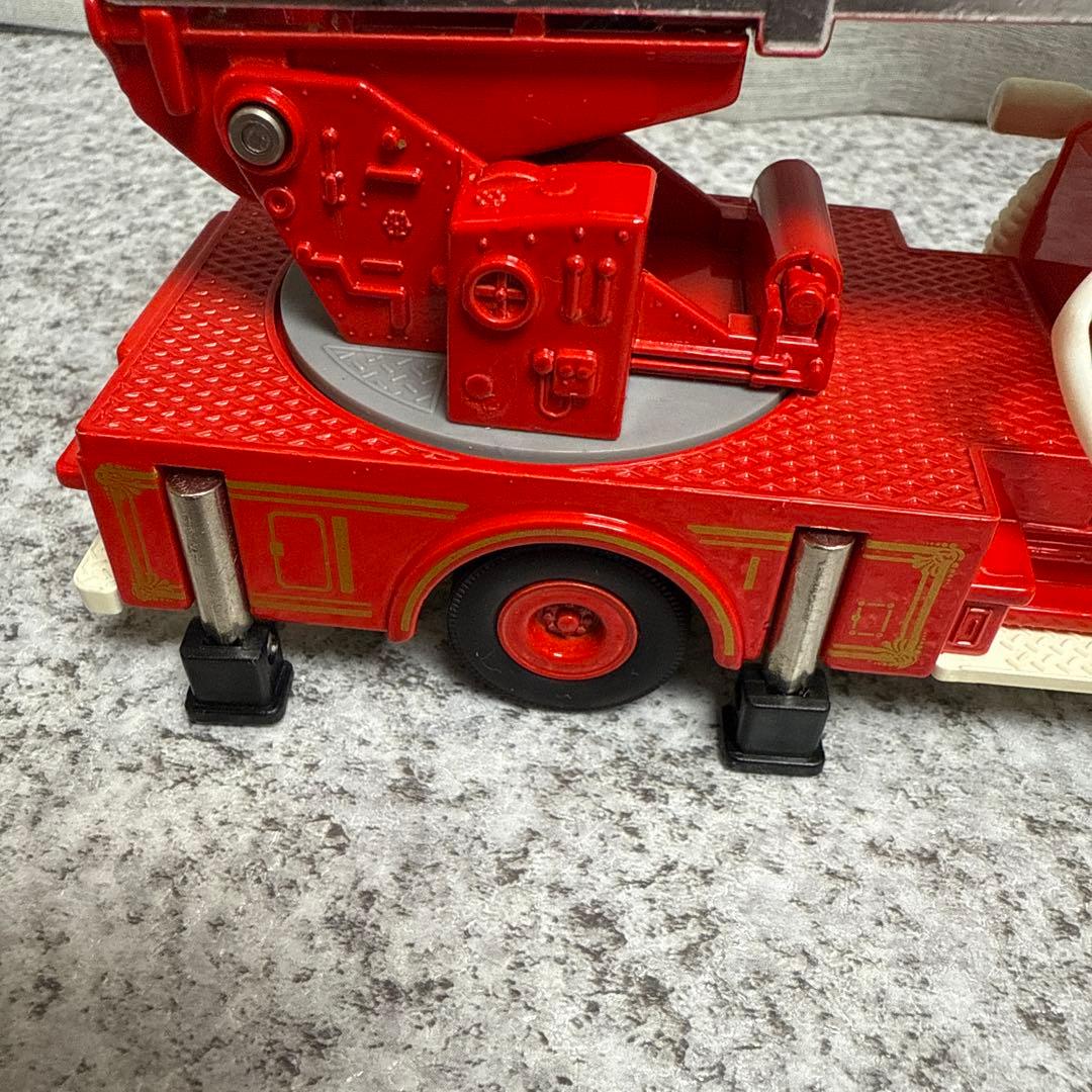 ヒ*ゲ様 トミカダンディ国産車シリーズ002 日野ハシゴ消防車