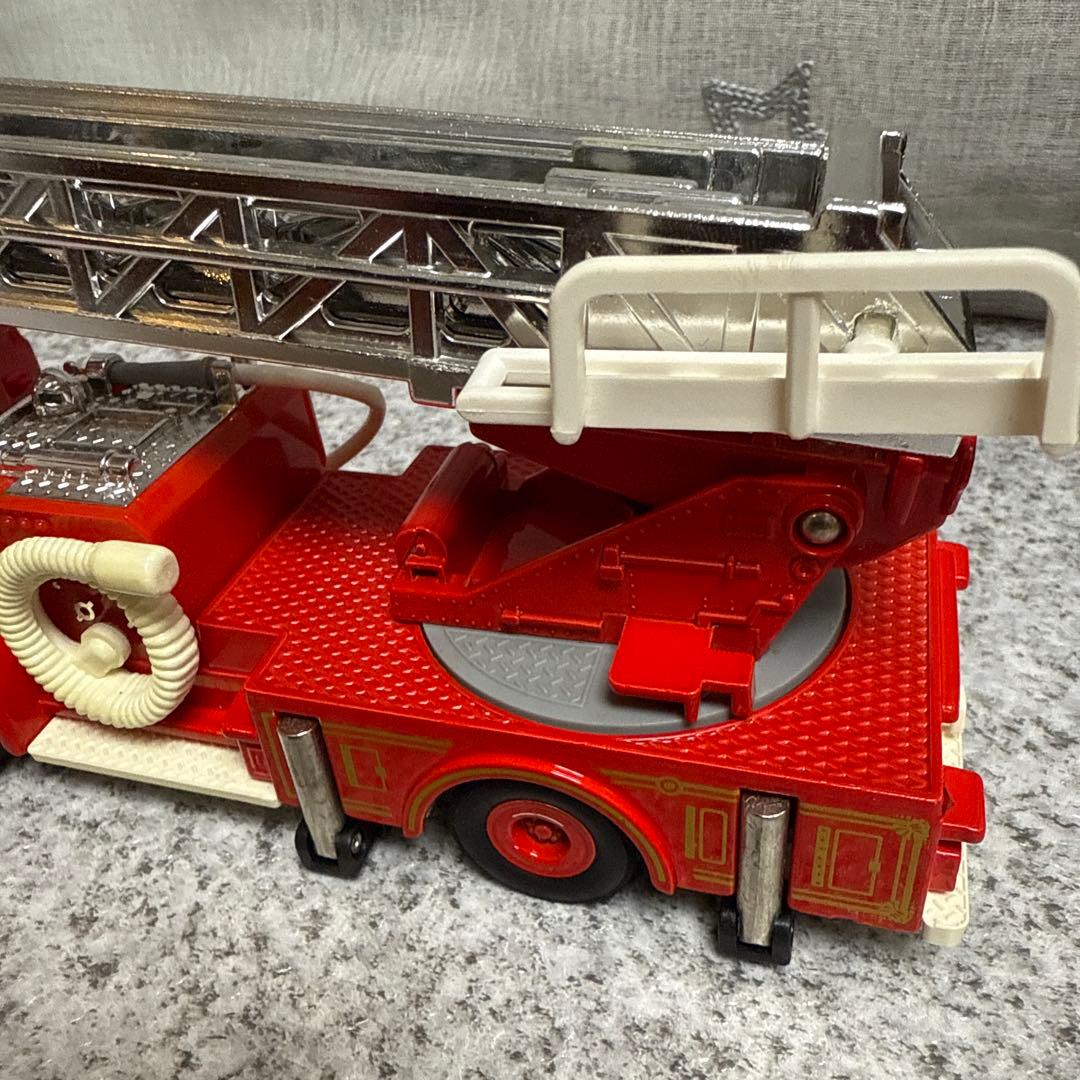 ヒ*ゲ様 トミカダンディ国産車シリーズ002 日野ハシゴ消防車