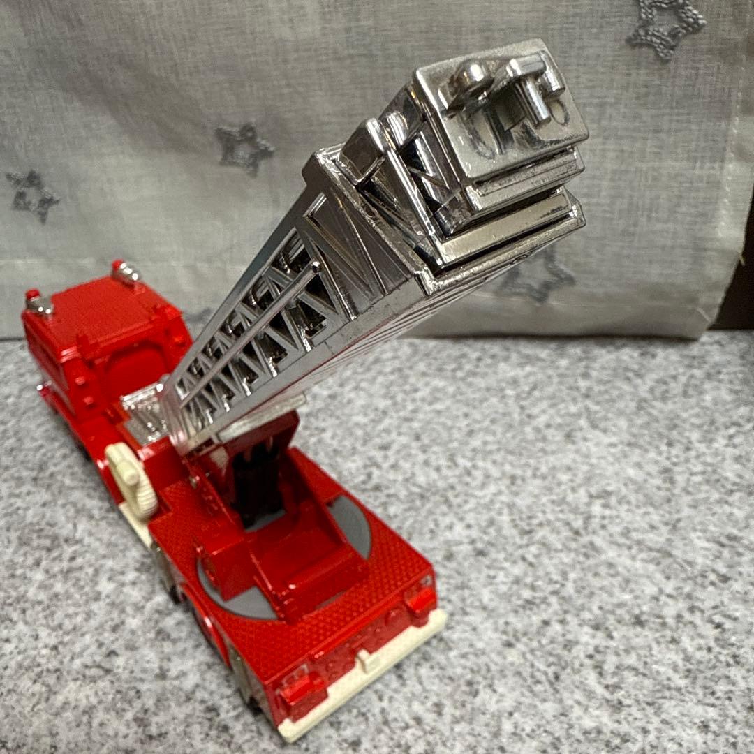 ヒ*ゲ様 トミカダンディ国産車シリーズ002 日野ハシゴ消防車