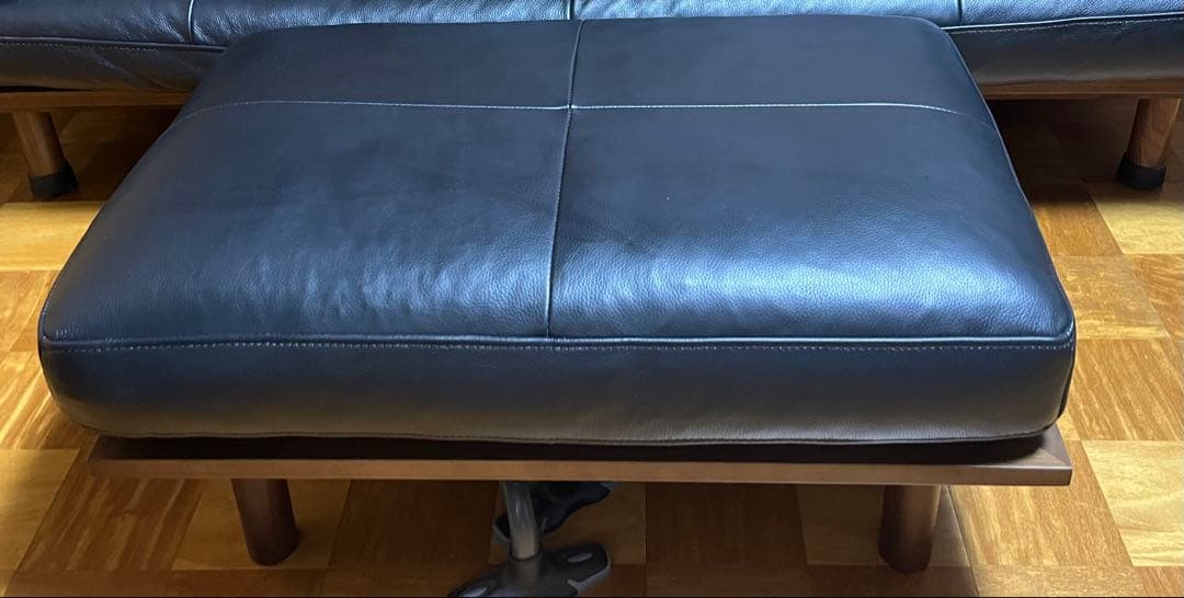 あ◯様_アクタス　オットマン　ブラック