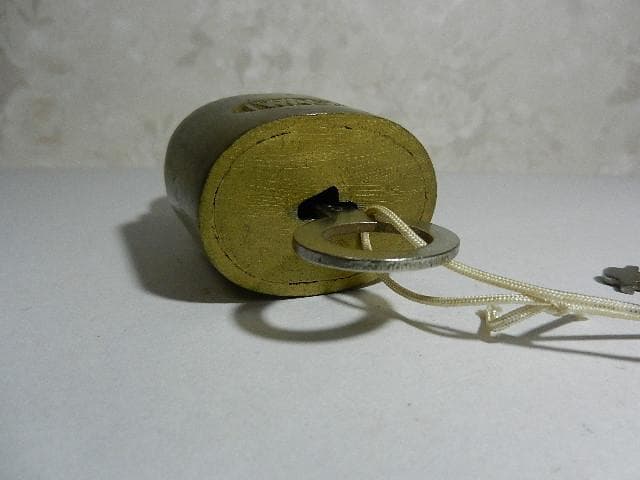 古い希少な鉄道？錠前その3（ボディーに「IWAGI」の刻印