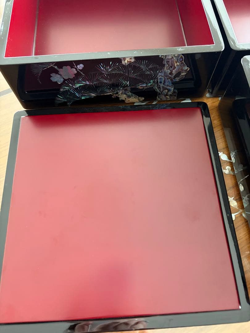 《未使用新品》螺鈿　漆器　三段お重　松竹梅に鶴