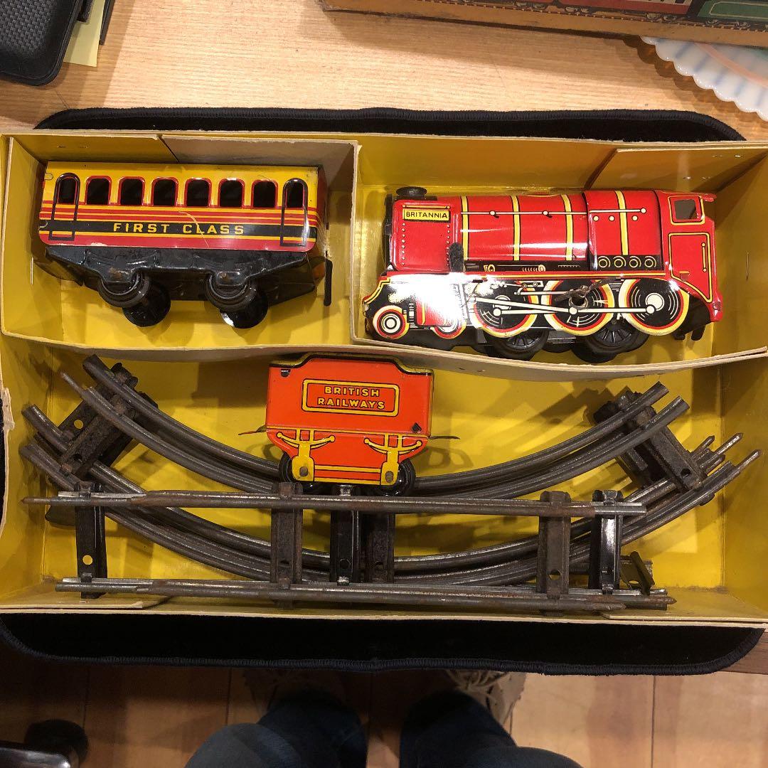 アンティーク　ゼンマイ仕掛けのイギリス製機関車セット Amazon.co.jp: ゼンマイ仕掛けの機関車おもちゃ ゼンマイ仕掛けの機関