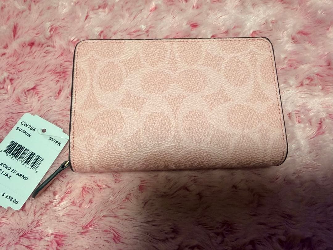 COACH ピンク シグネチャー 二つ折財布 未使用　プレゼントにも！