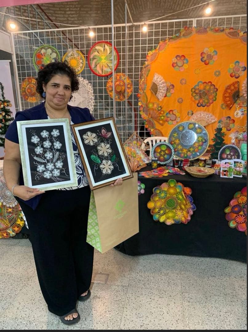 ニャンドゥティ伝説織 額縁入り12輪の白いお花 珍しい レース 刺繍