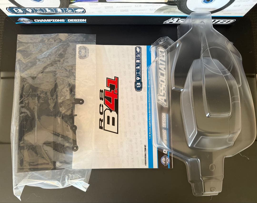 Y*i様 associated RC8B4.1 中古品 オマケ タイヤ付き - メルカリ