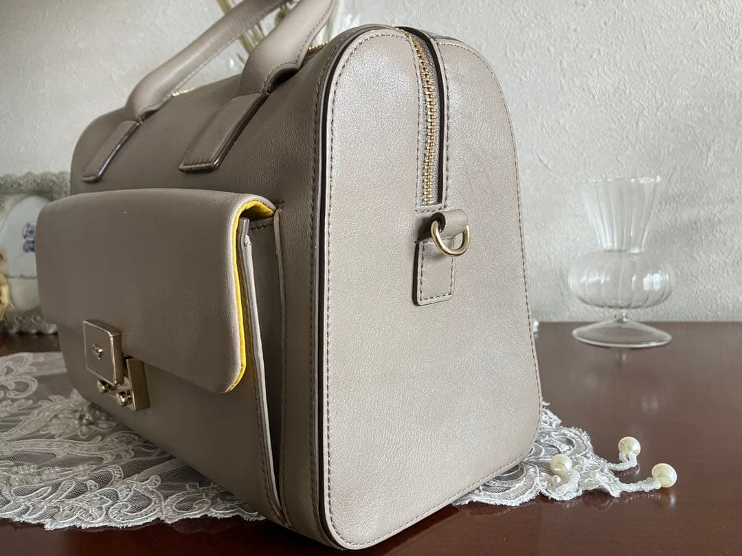 上品なアニヤハインドマーチ ショルダーバッグ グレージュ カーカバレル‼️