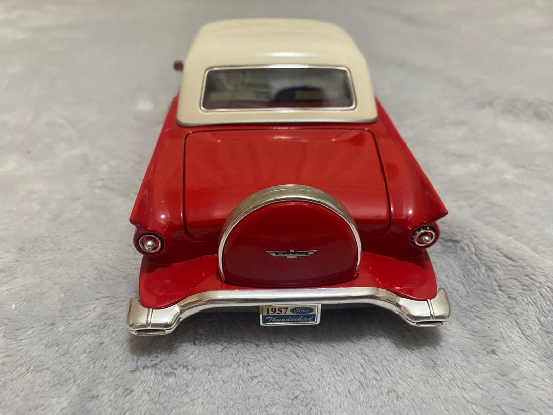 ミニカー ROAD Signature THUNDERBIRD 1/18