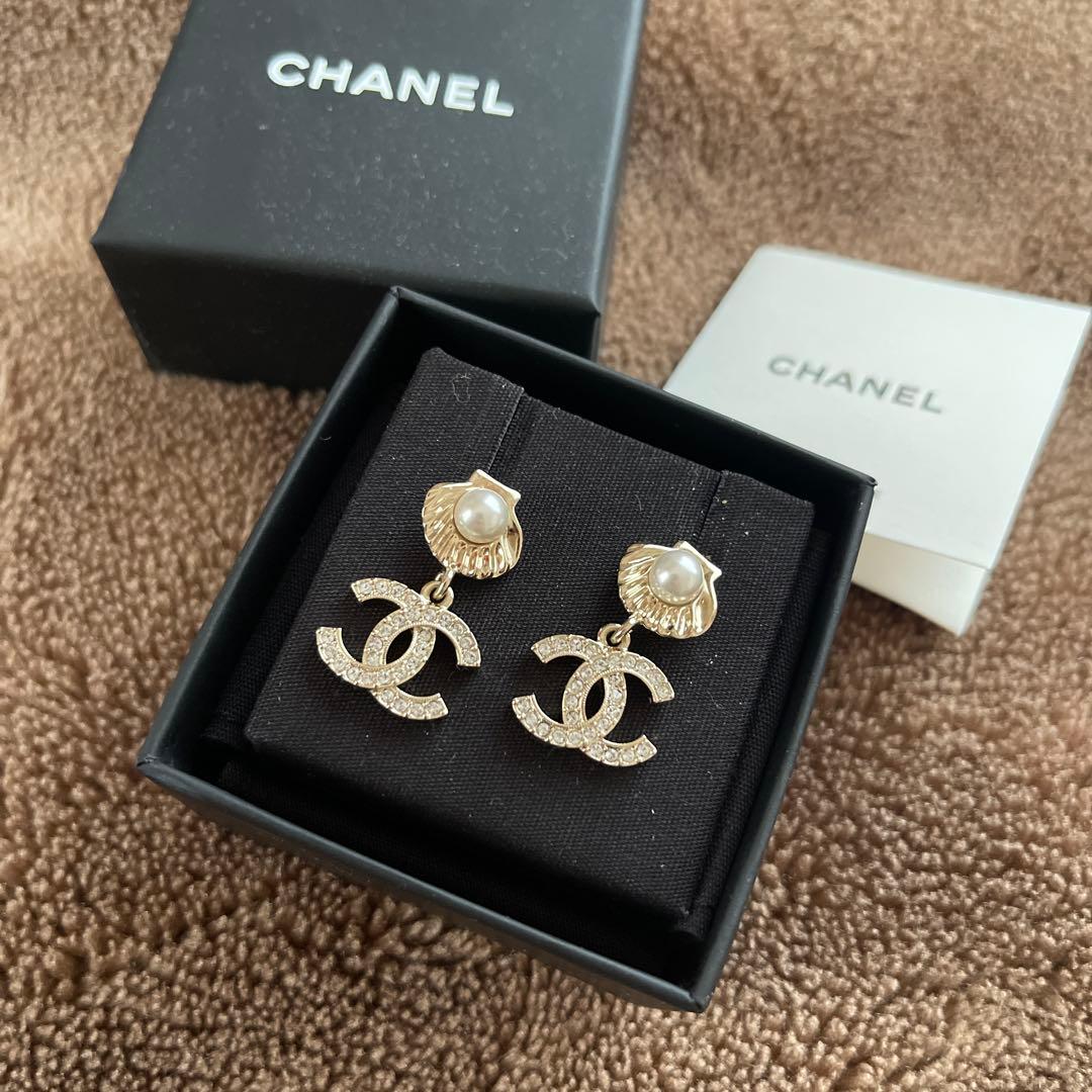 CHANEL ロゴデザイン ピアス｜Chanel ロゴデザイン ピアス(両耳用)