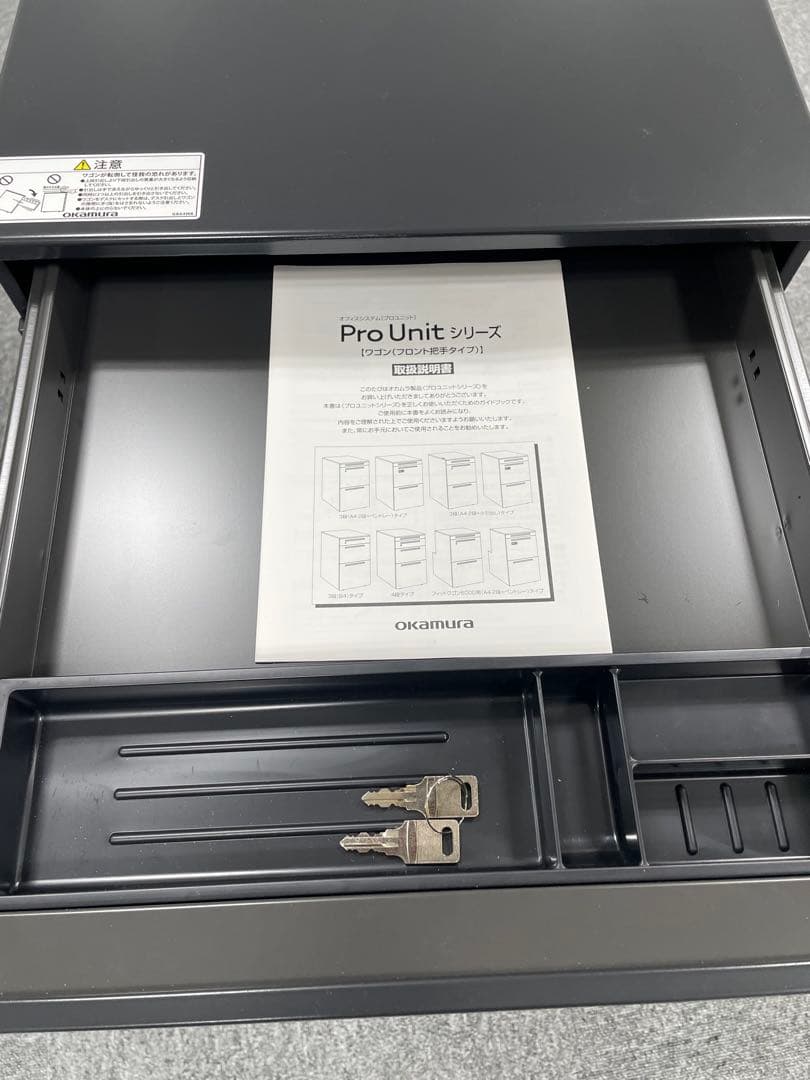 美品 オカムラ okamura 黒の収納キャビネット（ロック付き） 3段