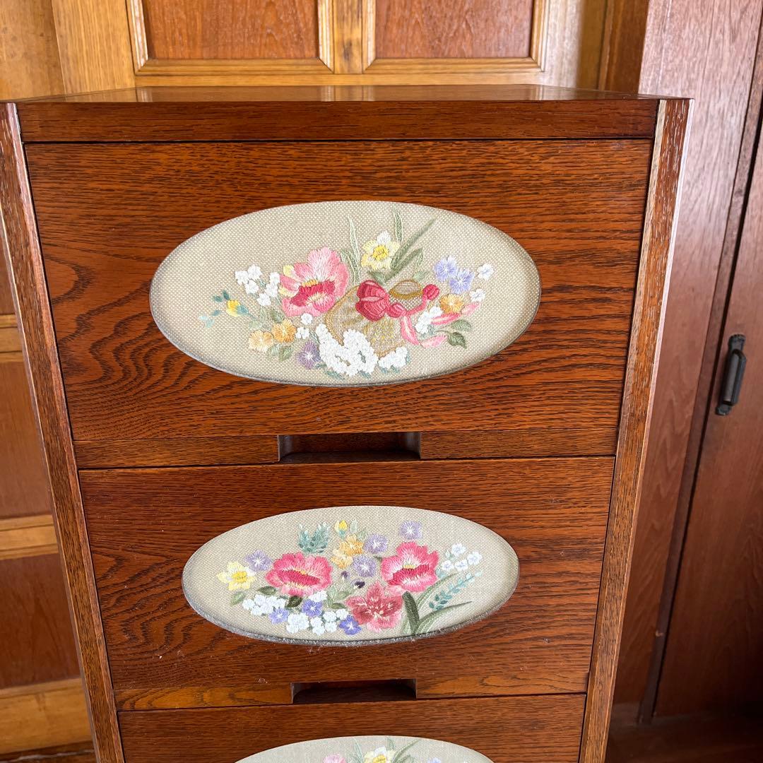 戸塚さ刺繍 木製花柄5段チェスト