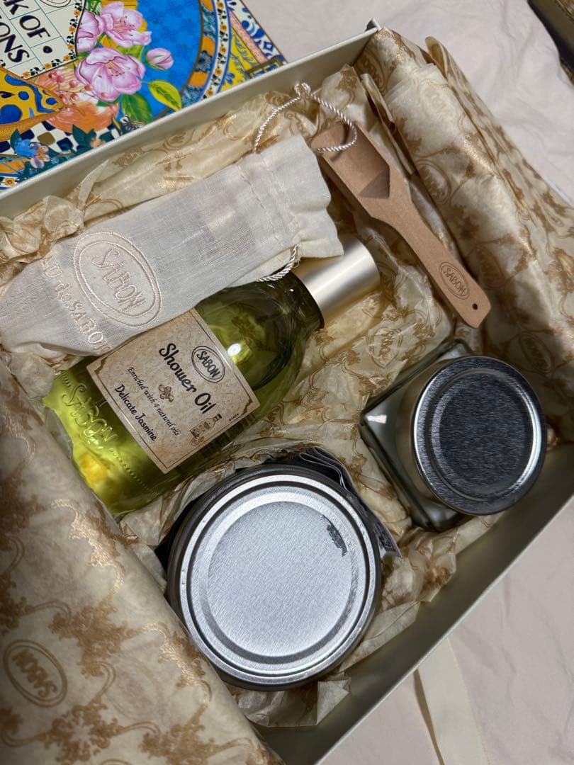 ホワイト長方形消しゴム（金トレジャー）