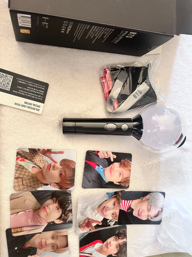 BTS ペンライト フォトカード付き - メルカリ