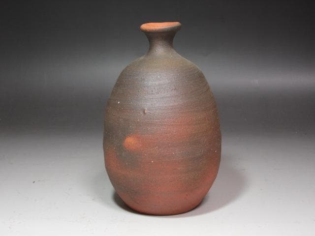 ☆ 岡田輝 備前徳利 味わいのある曲線の一品☆y235