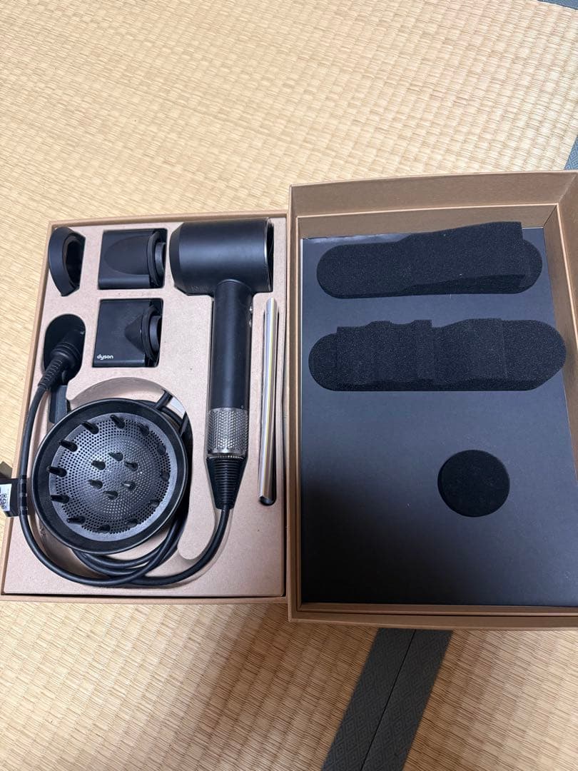 ダイソン Dyson HD03 アイアン/フューシャ ヘアドライヤー