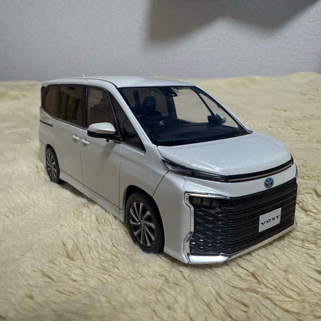 トヨタ ヴォクシー VOXY 90系 1/30 ホワイトパール