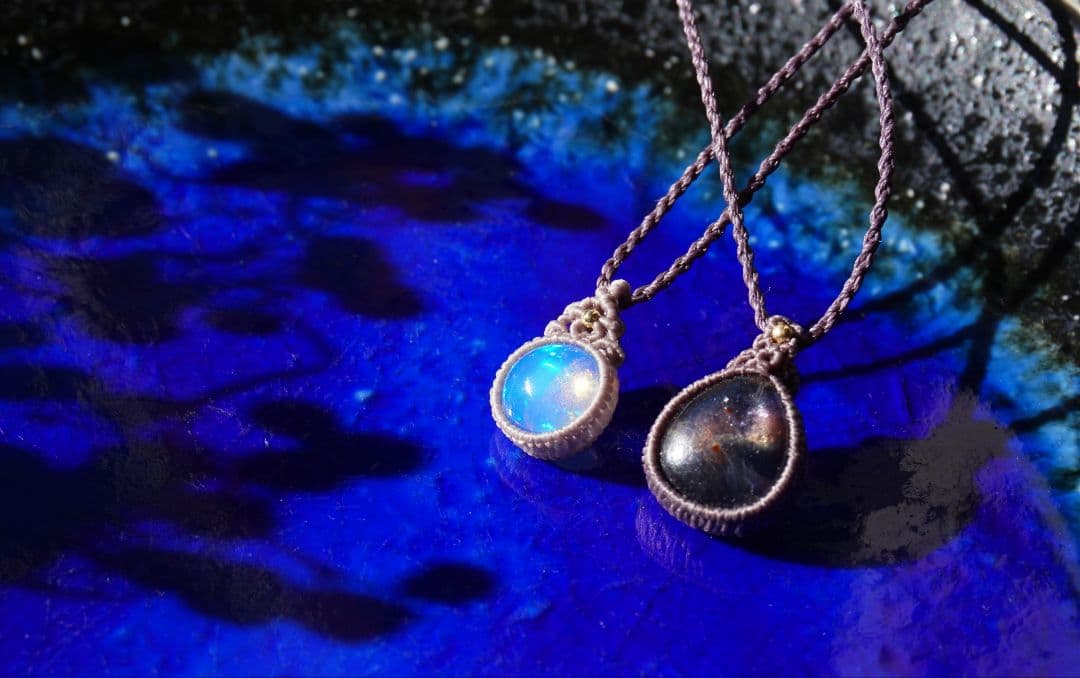 浮かぶ満月 エチオピア産オパール マクラメ ネックレス エチオピア産