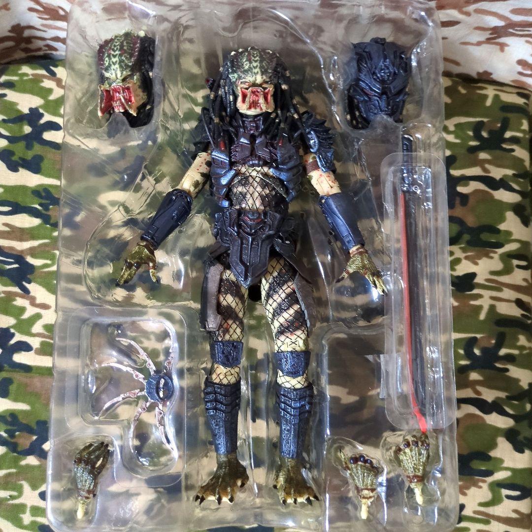 NECA アルティメット•アーマードロスト•プレデター 《中古開封品》