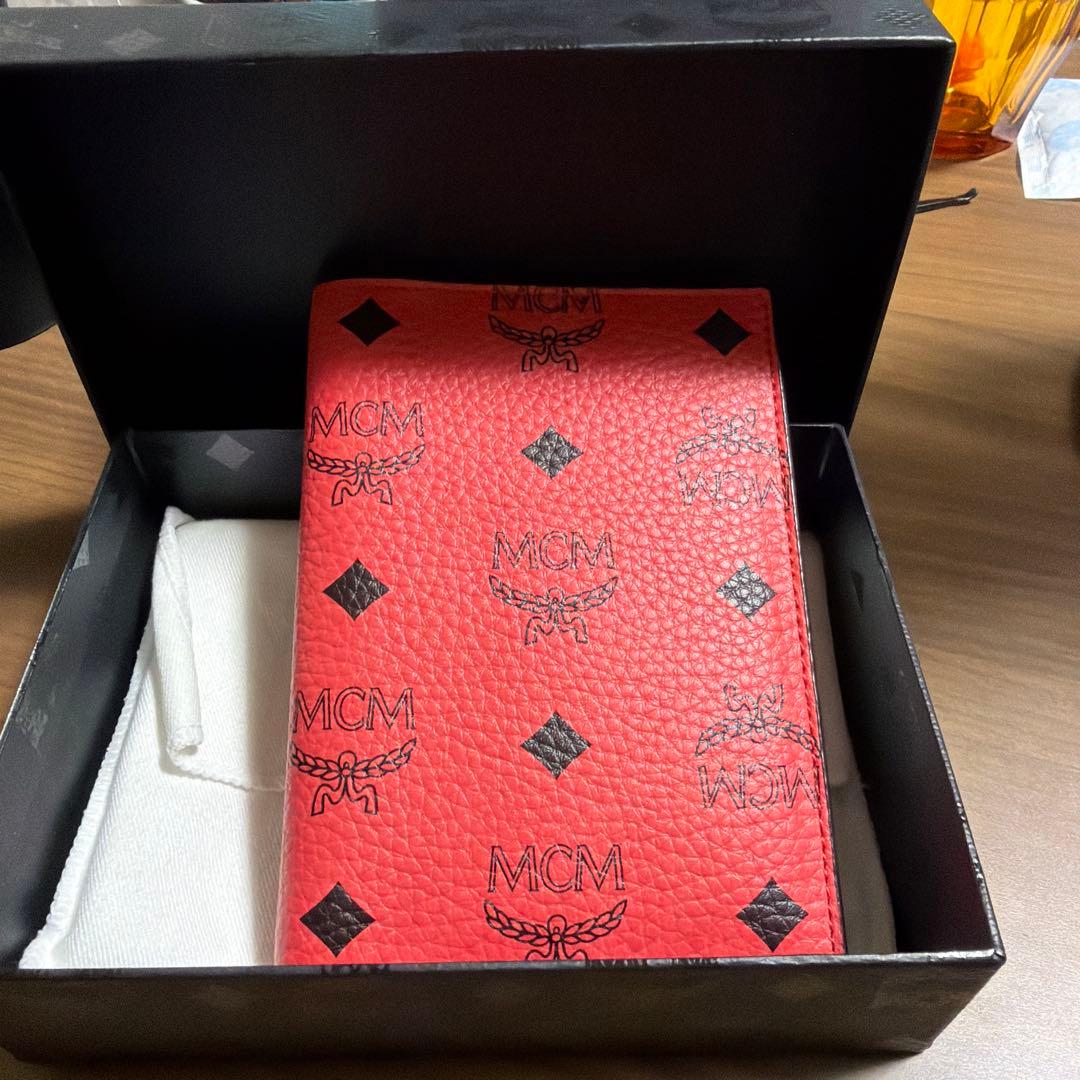 MCM 赤 レザー パスポートケース MCM 赤 レザー パスポートケース レザーパスポートケース（ブライドル