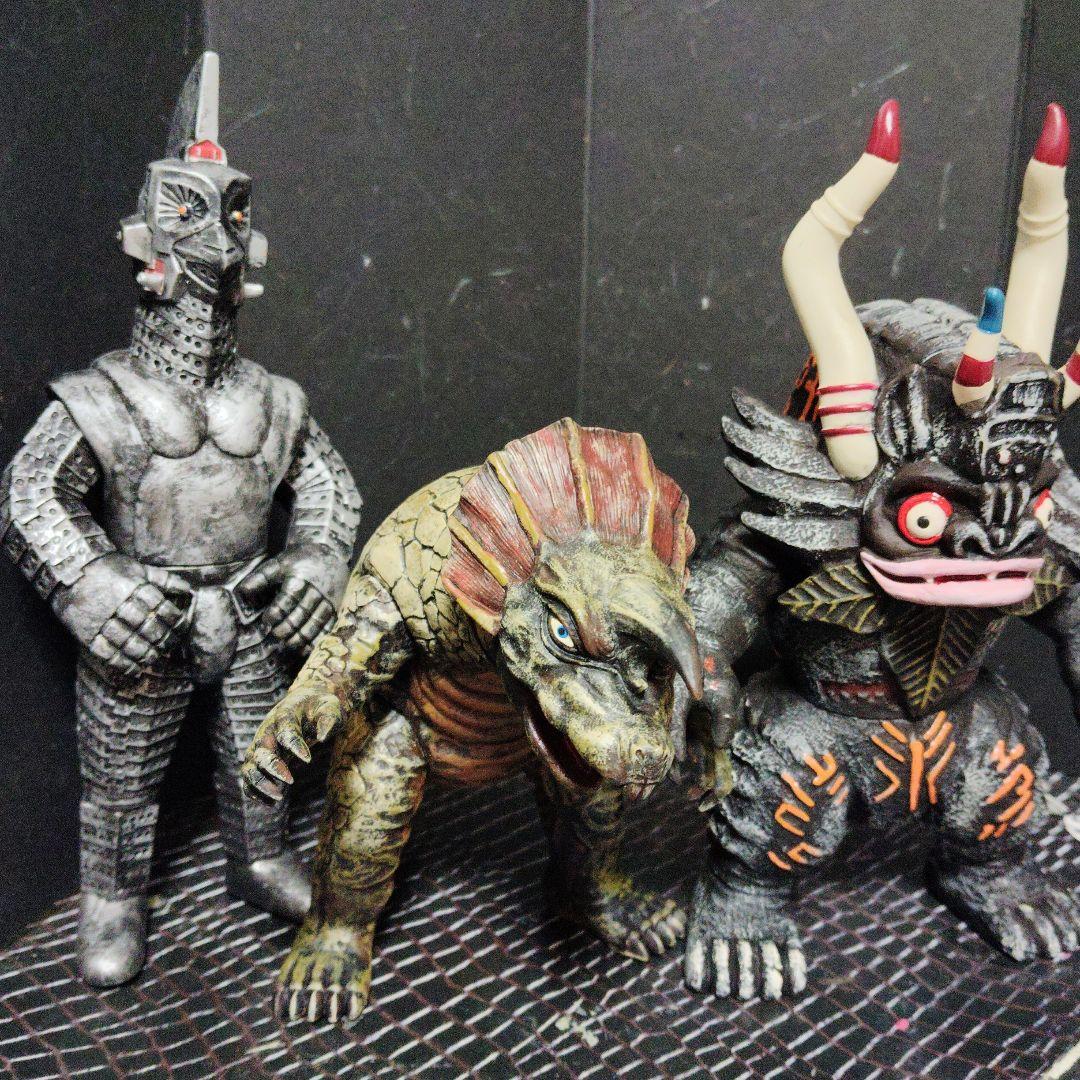 しん様専用ウルトラ怪獣旧型ソフビカプセル怪獣、グドンvsツインテール