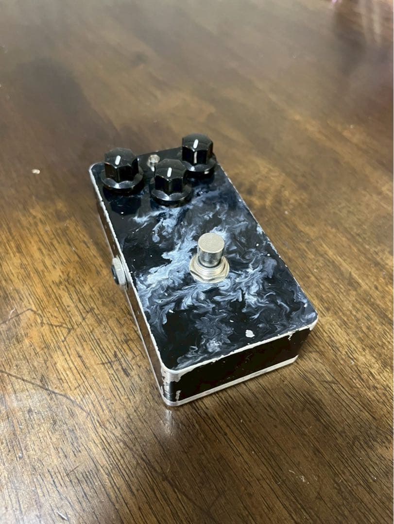 Leqtique Maestoso ギターエフェクター 黒塗装モデル