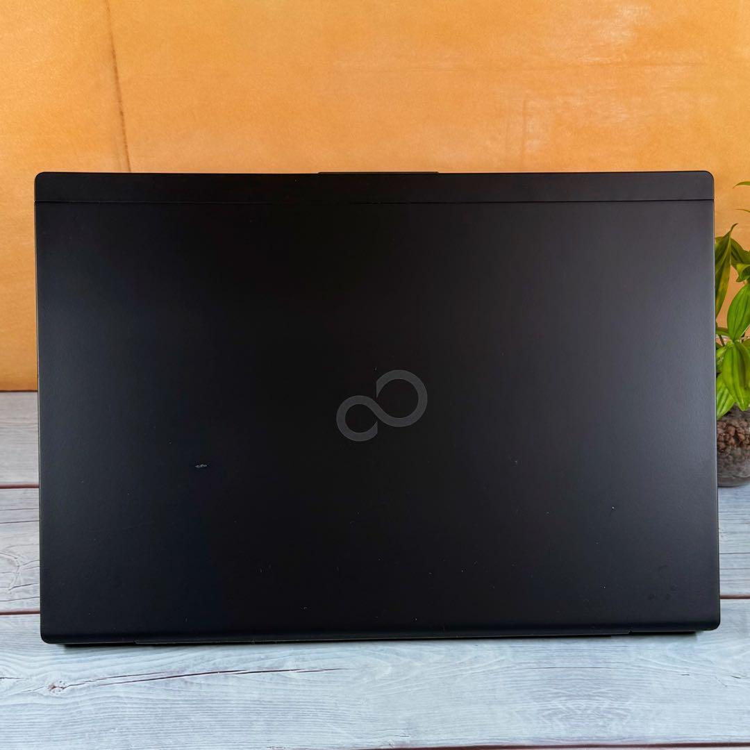 大特価❣️第8世代Corei5✨軽量薄型ノートPC☘️フルHD☘️