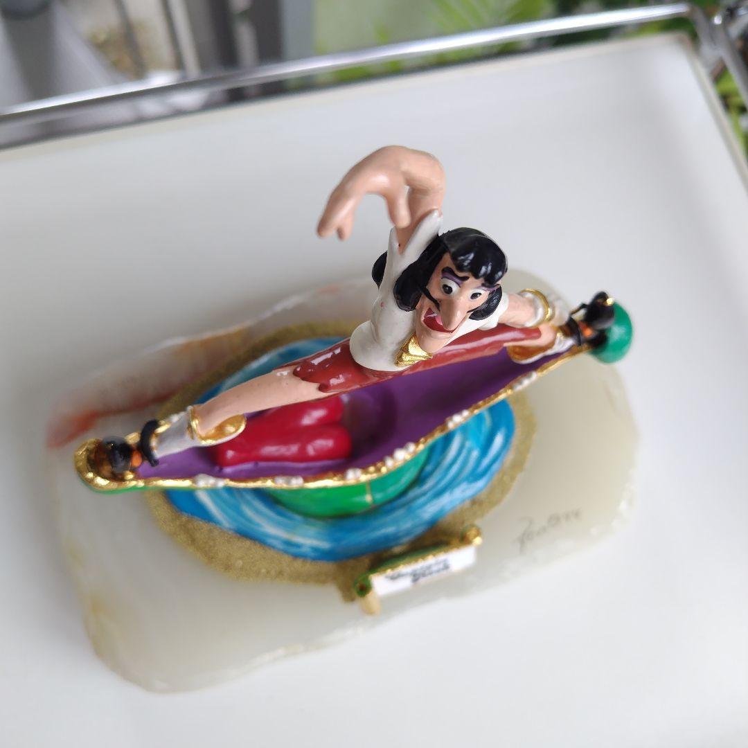 レア美品です！DISNEY Captain Hook 天然石 台座 フィギュアの通販はau