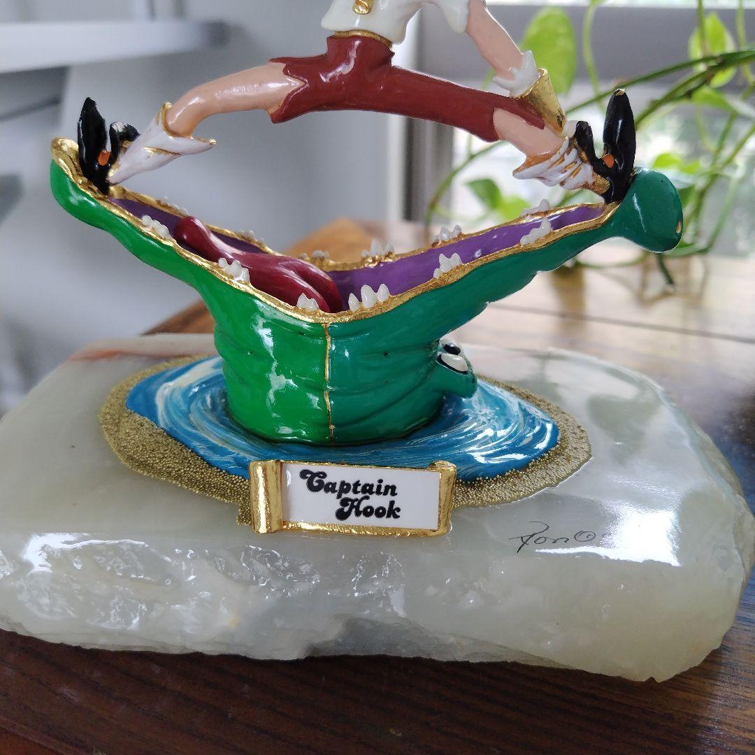 レア美品です！DISNEY Captain Hook 天然石 台座 フィギュアの通販はau