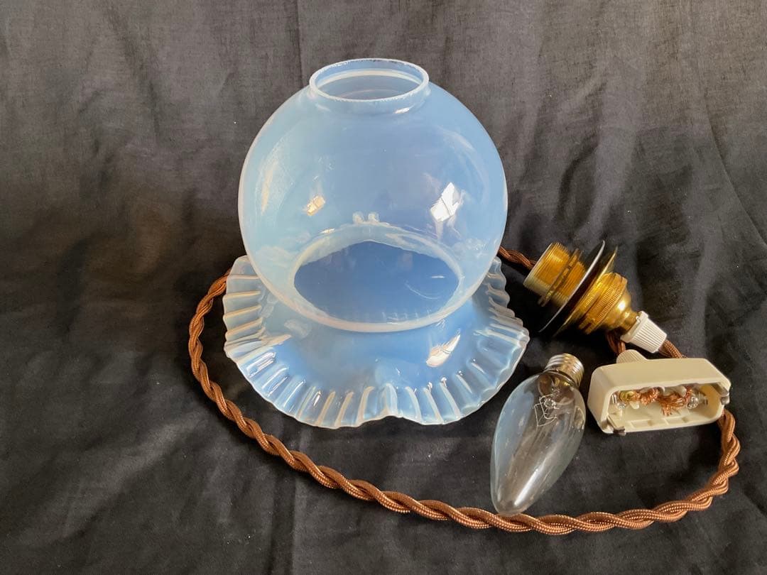 1920年代 フランス アンティーク ブルーオパールセントのお花アトリエ