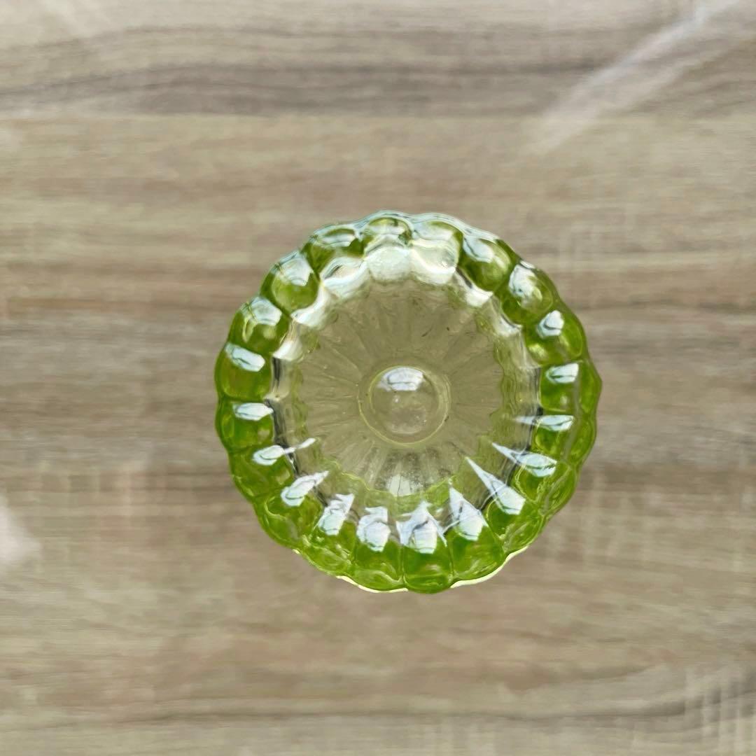 骨董 時代ガラス ゆらゆらプレスガラス 若草色 百合の紋章 コップ ウラン