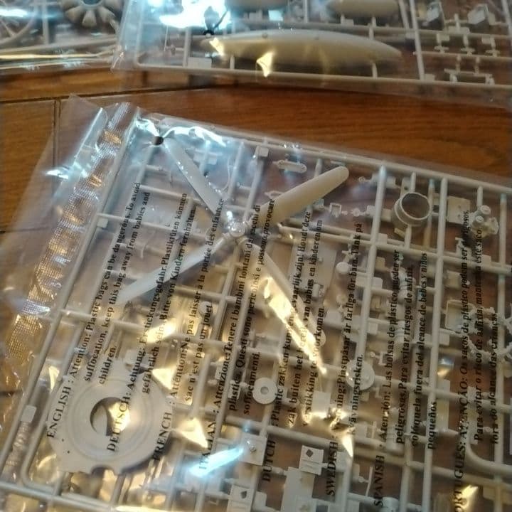 モノクロームプラモデル　1/32 グラマンF8F-1 ベアキャット