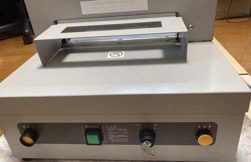 数回使用品】電動 A4長辺対応紙裁断機 MAITZ(マイツ) CE-31DS