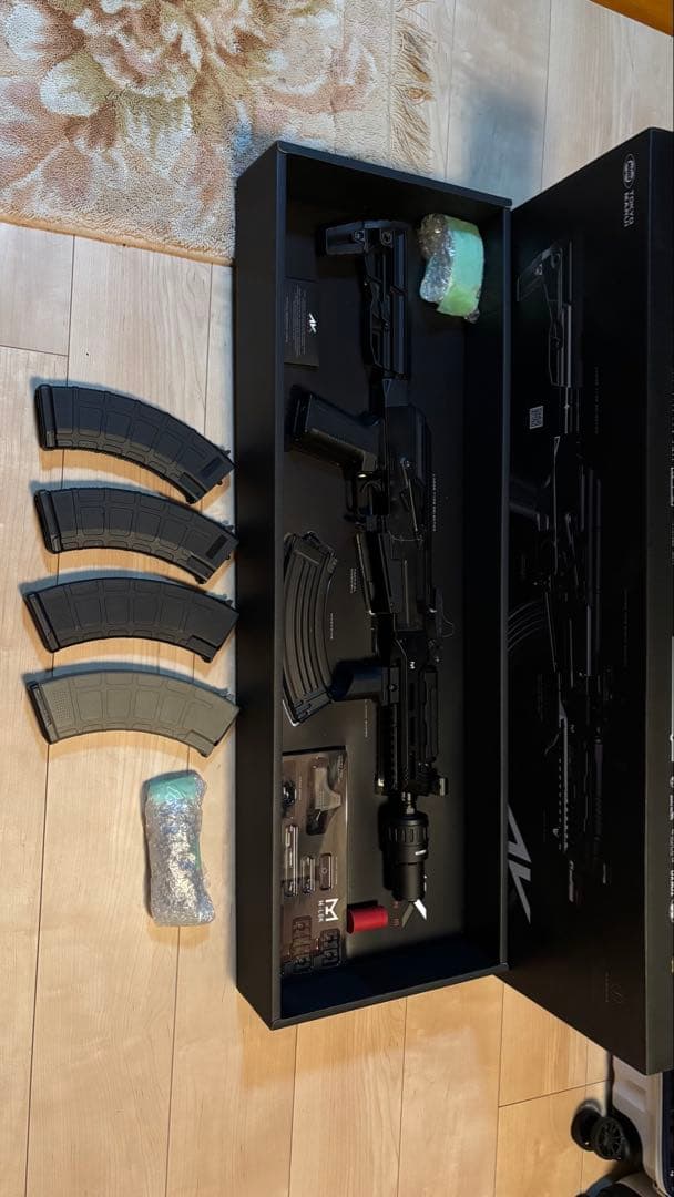 【盆休みSALE】東京マルイAKストーム　サイト　マガジン　バッテリー付き 盆休みSALE】東京マルイAKストーム サイト マガジン バッテリー付き 盆