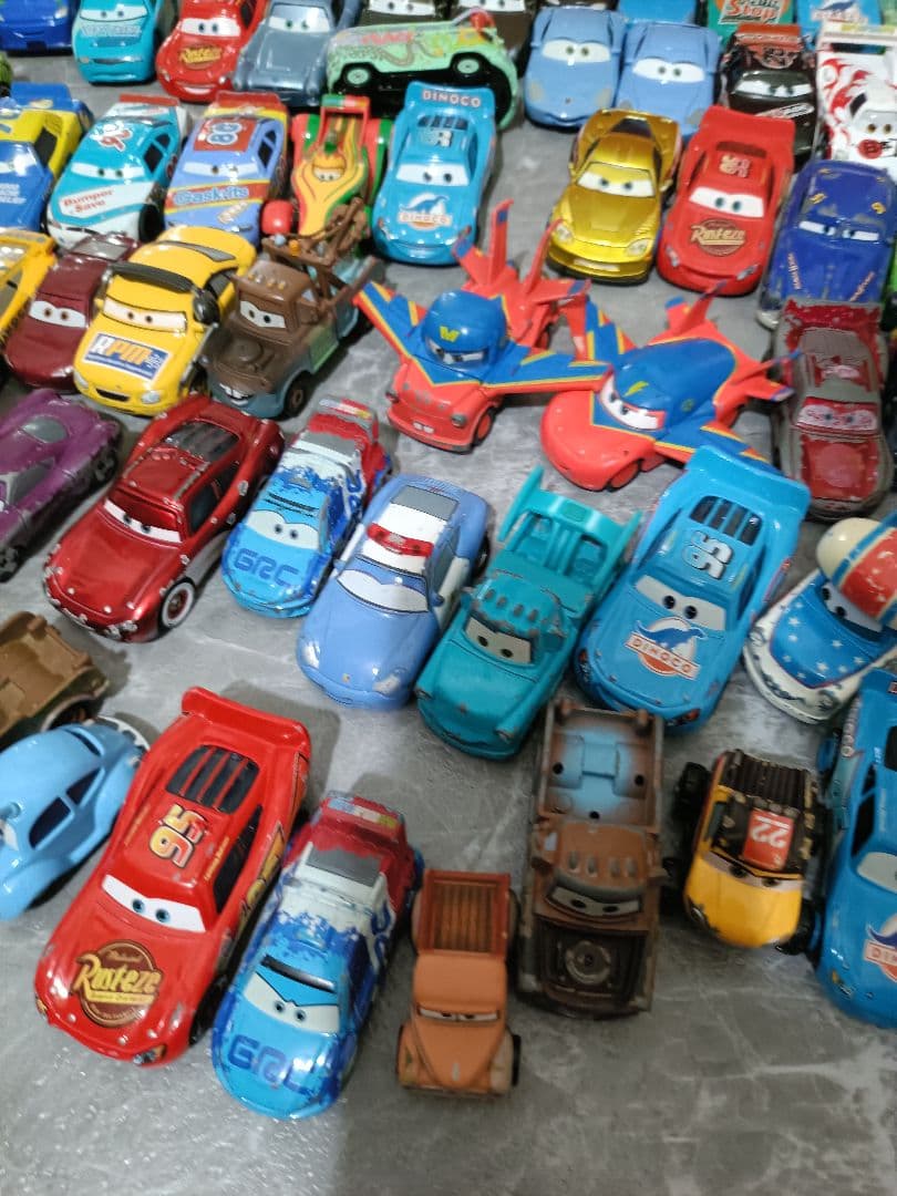 み*る様 カーズ　ミニカー　 ピストンカップセット　トミカ　マテル　カスタムタイ