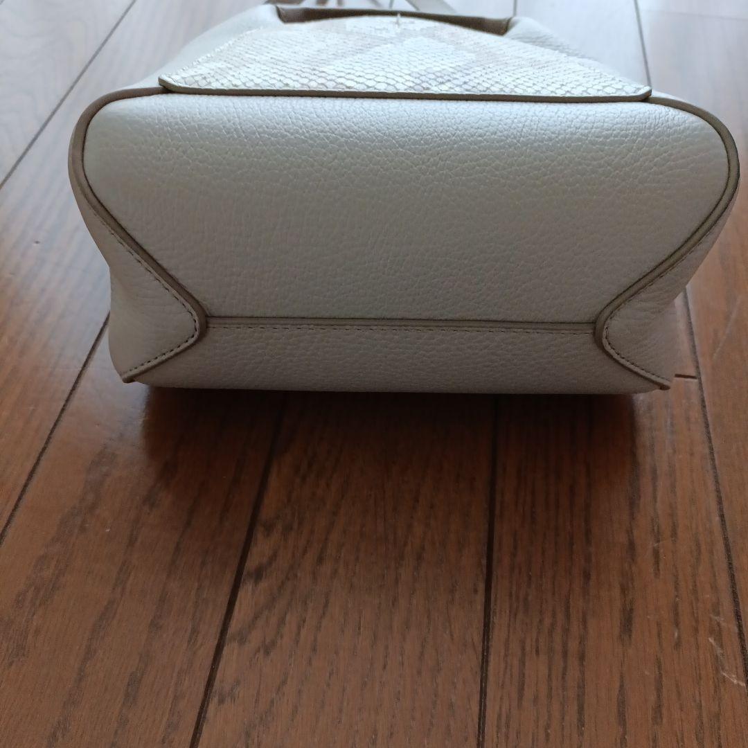 フルラ　パイソン柄ショルダーバック