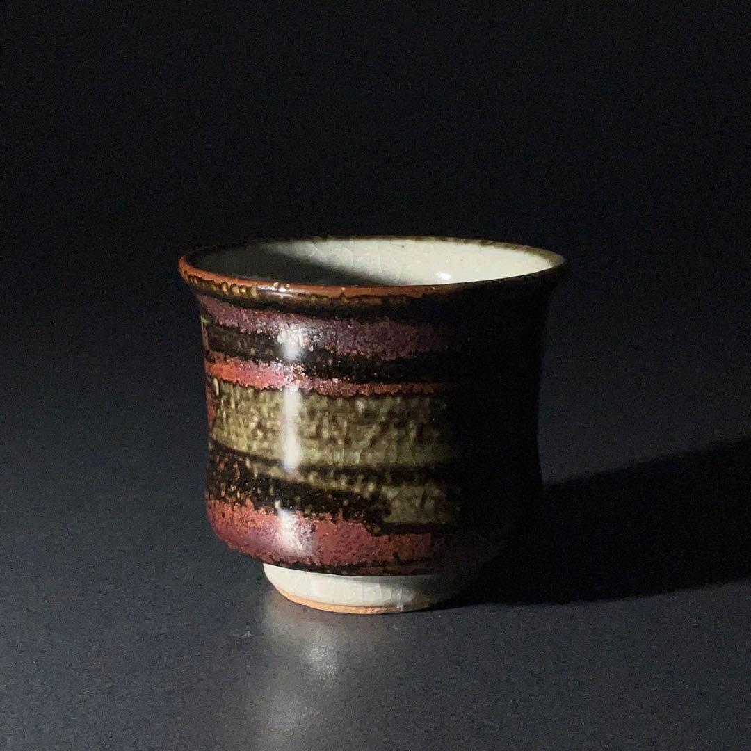 ぐい呑・盃】袖師焼 尾野晋也作 酒盃 酒器 花図 共箱 R1204ダ