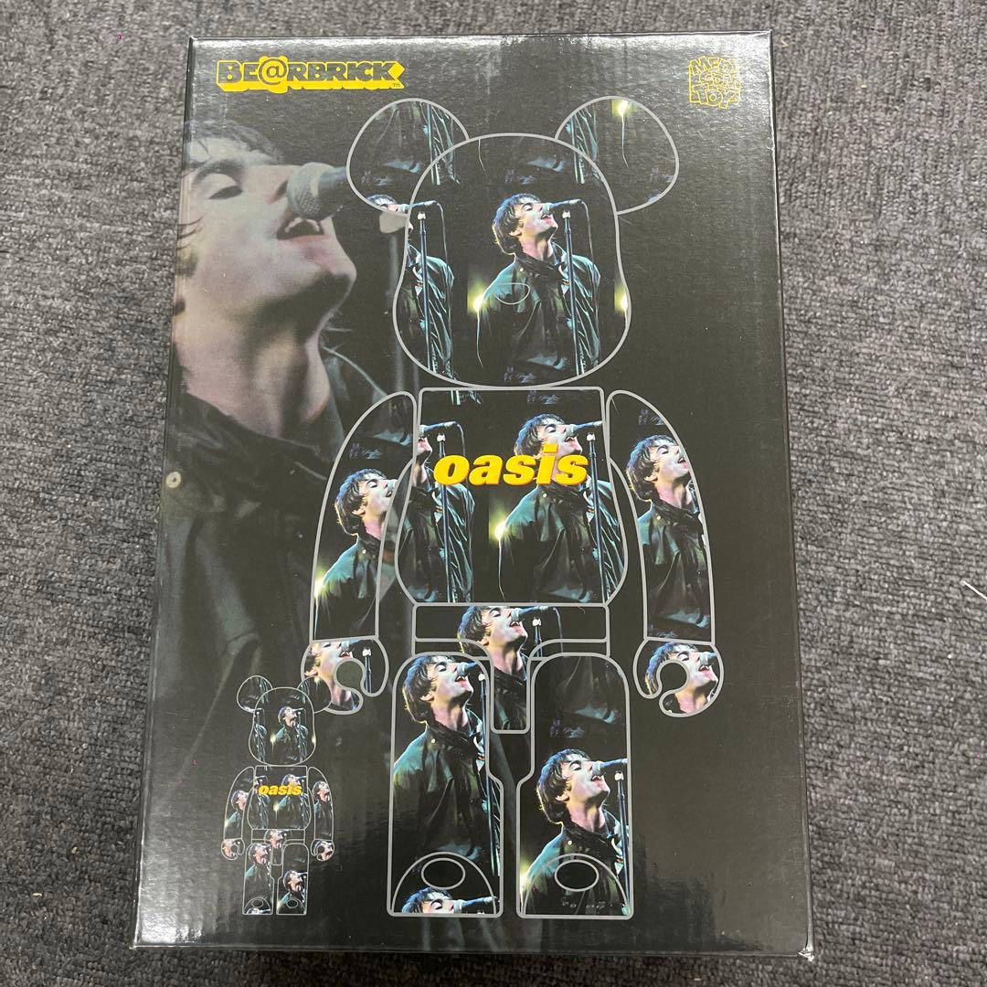 オアシス KNEBWORTH 1996 ベアブリック 100% & 400%。