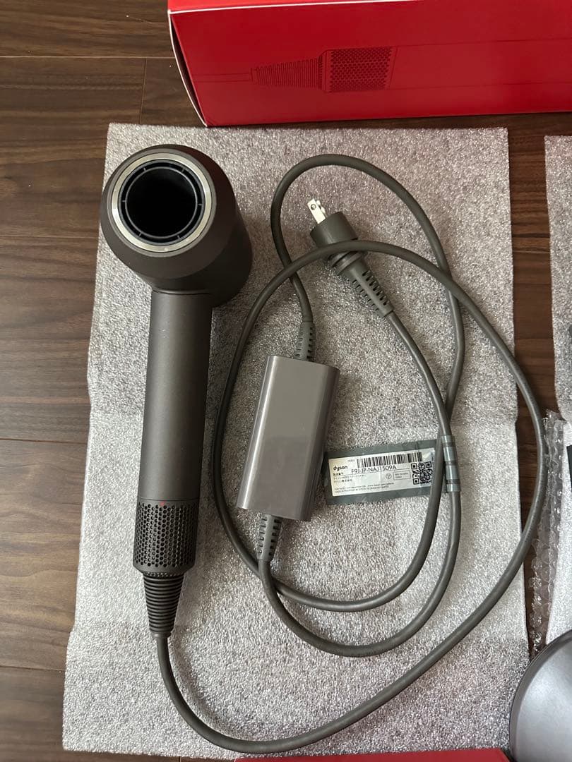 Dyson Supersonic ヘアドライヤー レッド