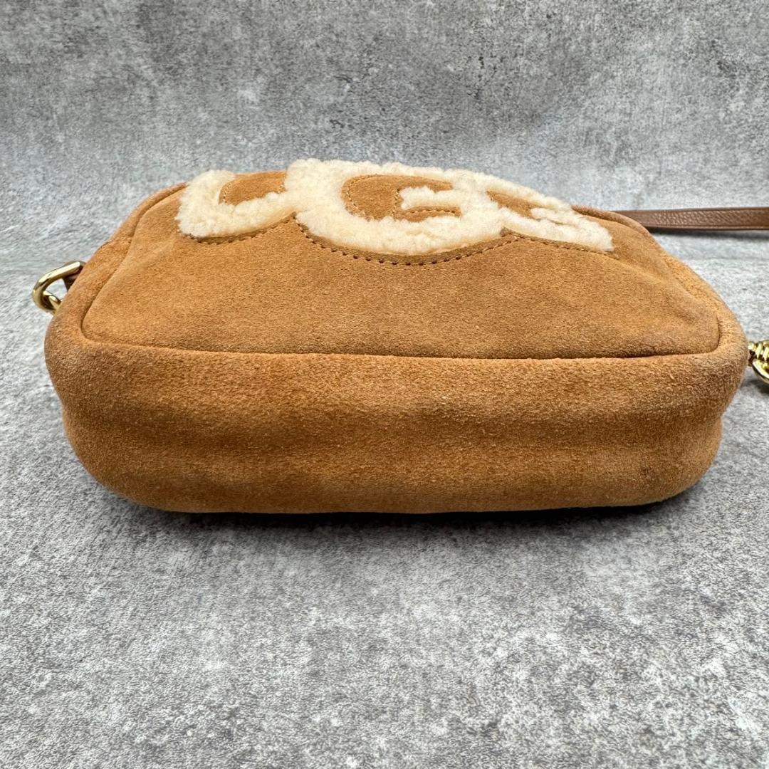 美品　UGG　アグ　辻希美　本革　スウェード　カメラバッグ　調整可　ブラウン