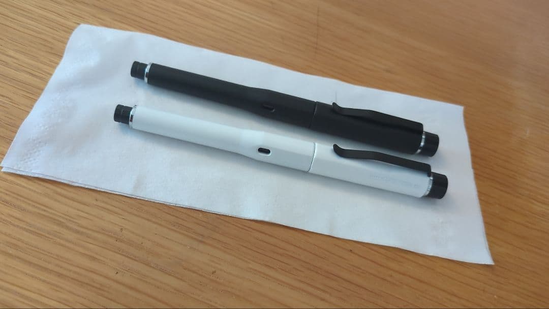 クルトガダイブ 白 「か」 黒 塗装 クルトガダイブ全色紹介と特徴解説