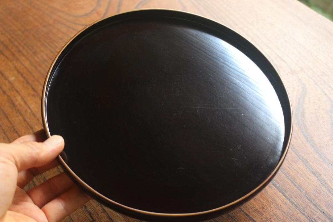 シンプルデザインに上質縁金黒漆の小ぶり丸盆（検輪島塗お盆丸盆