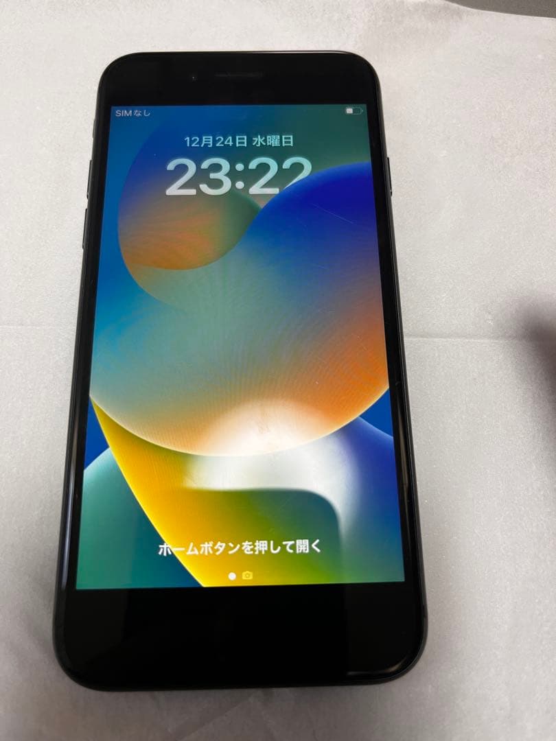 iPhone8 初期化済・SIMフリー 画面割れあり操作正常、更新可能です。