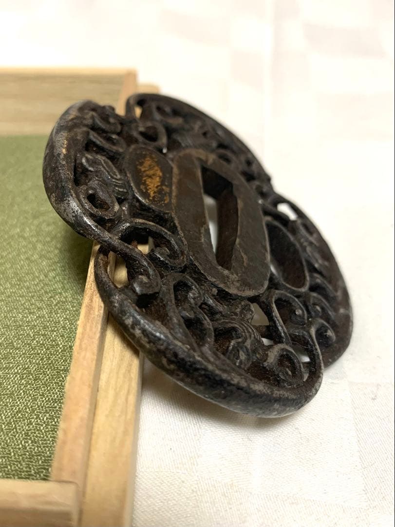 鉄製 鍔(つば) 複雑な彫刻