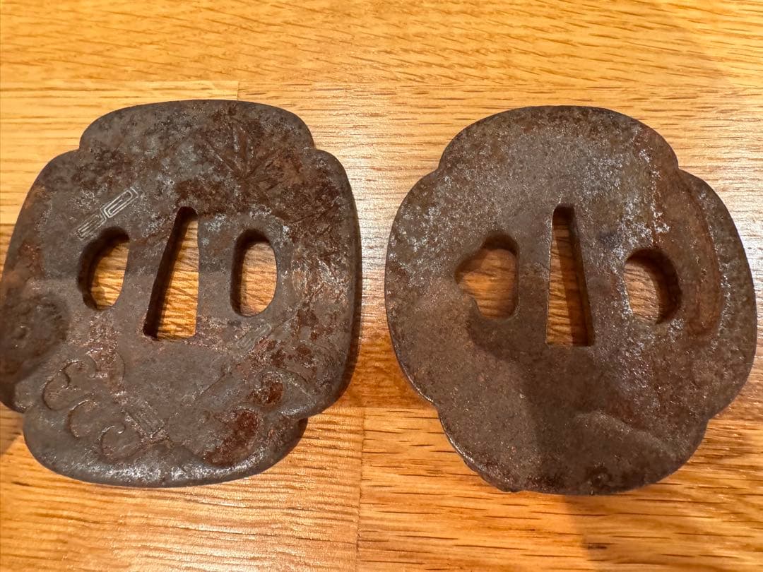 鉄製 鍔(つば) 装飾あり 刀剣　時代物　骨董